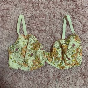 Victoria’s Secret unlined lace bra